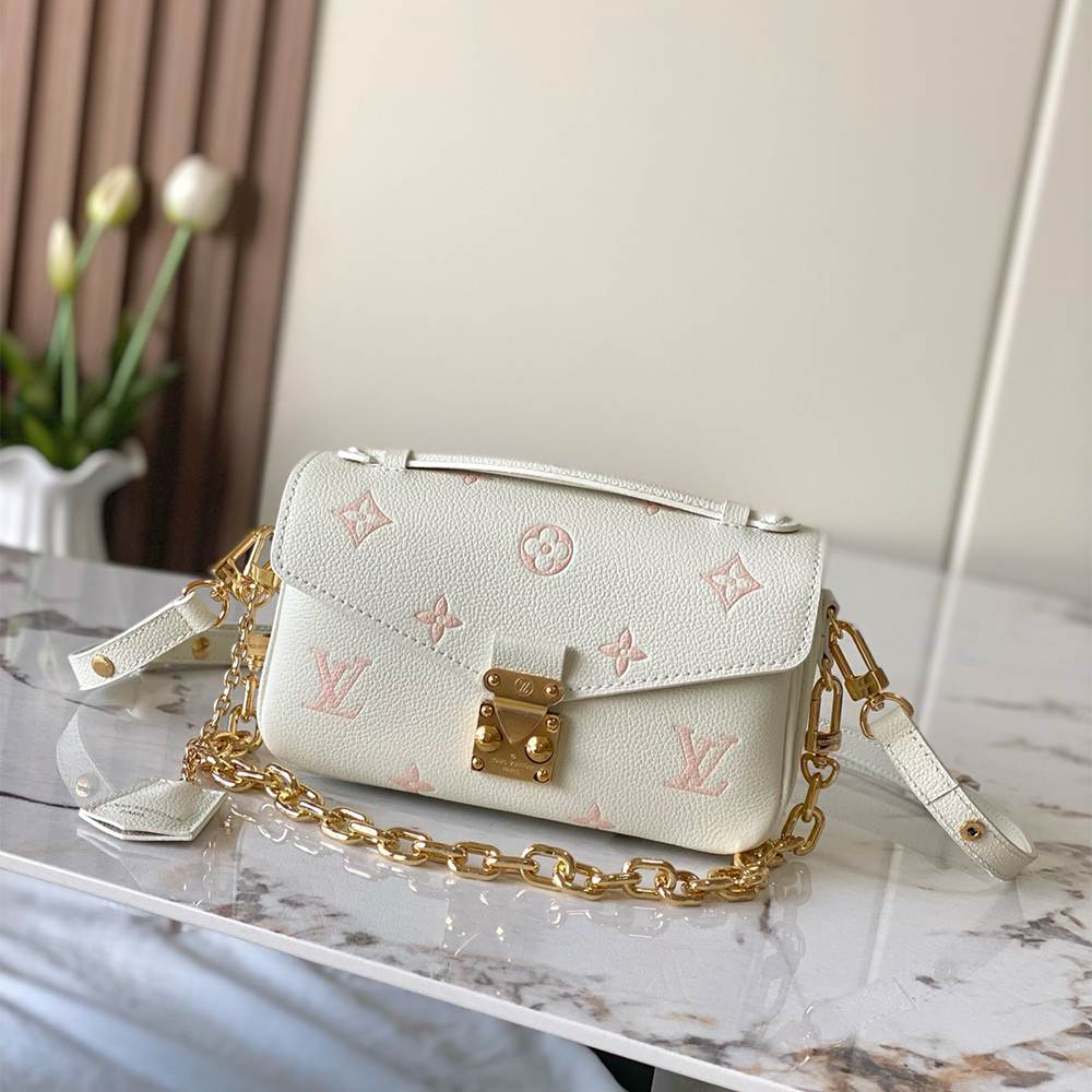 LV Pochette Métis East West