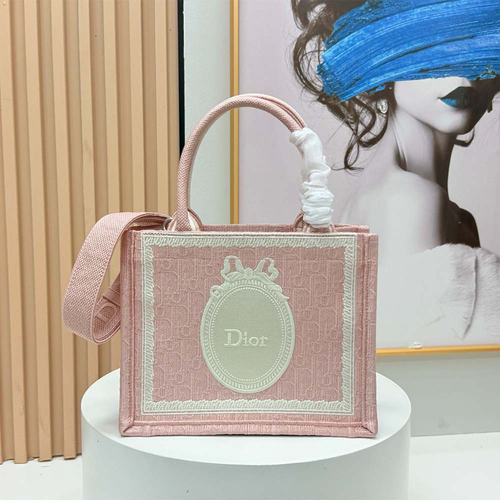 D10ramour Small D10r Book Tote with Strap