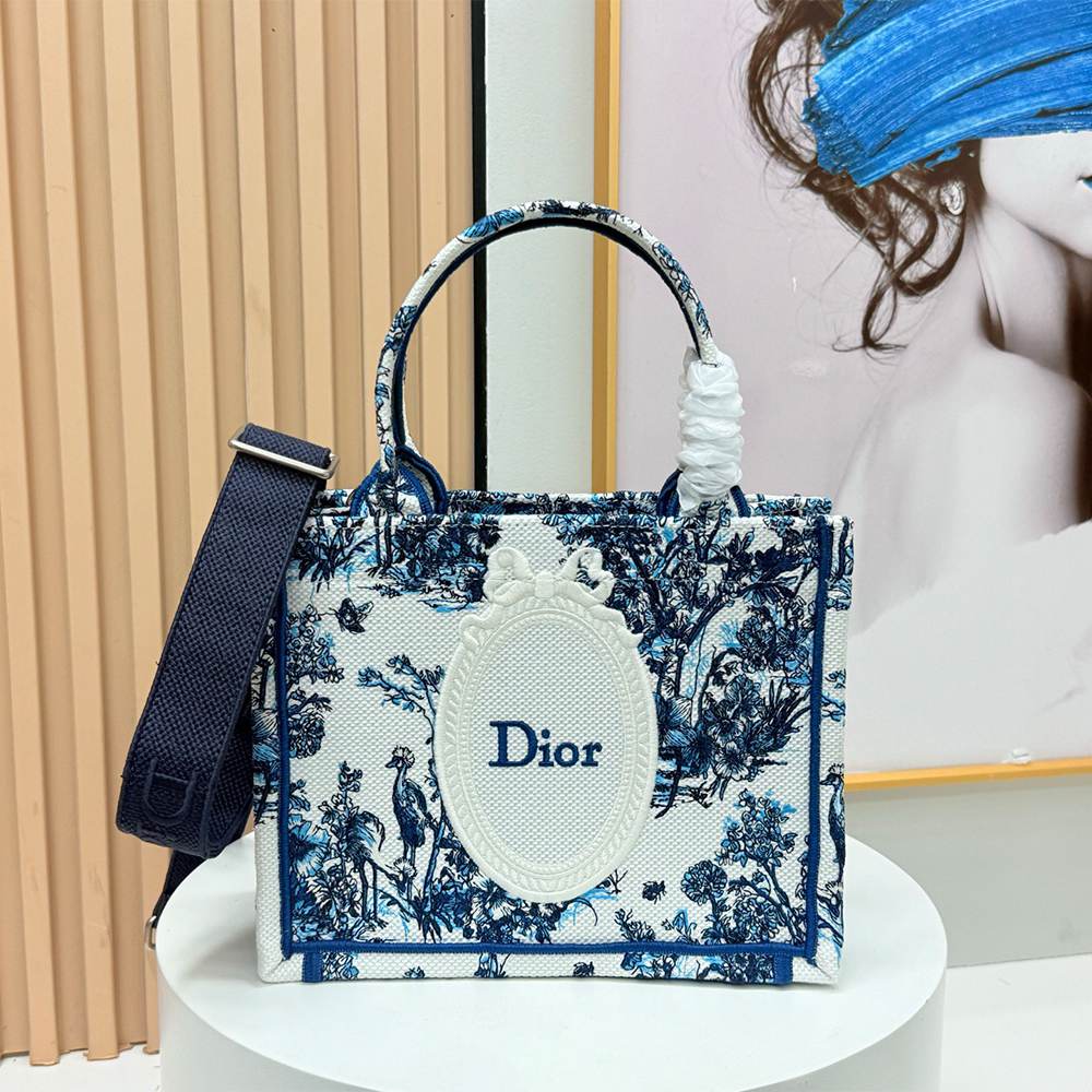 Small D10r Book Tote with Strap
