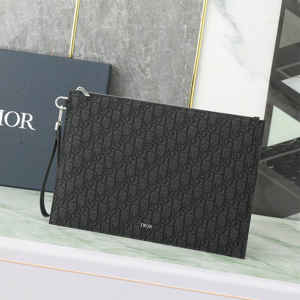 D10r A4 Pouch