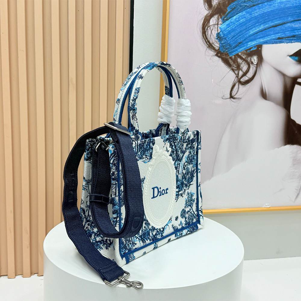 Small D10r Book Tote with Strap
