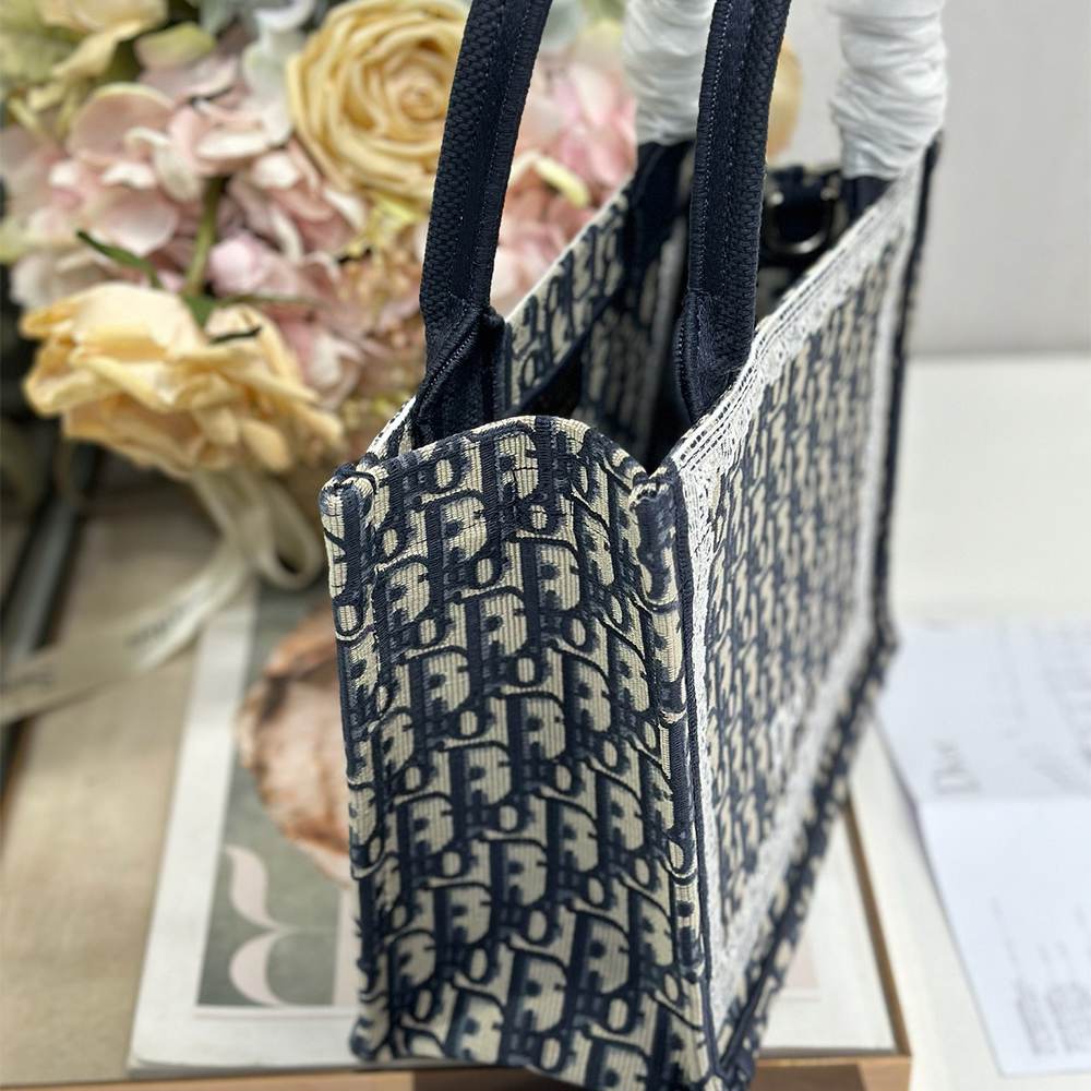D10ramour Small D10r Book Tote with Strap