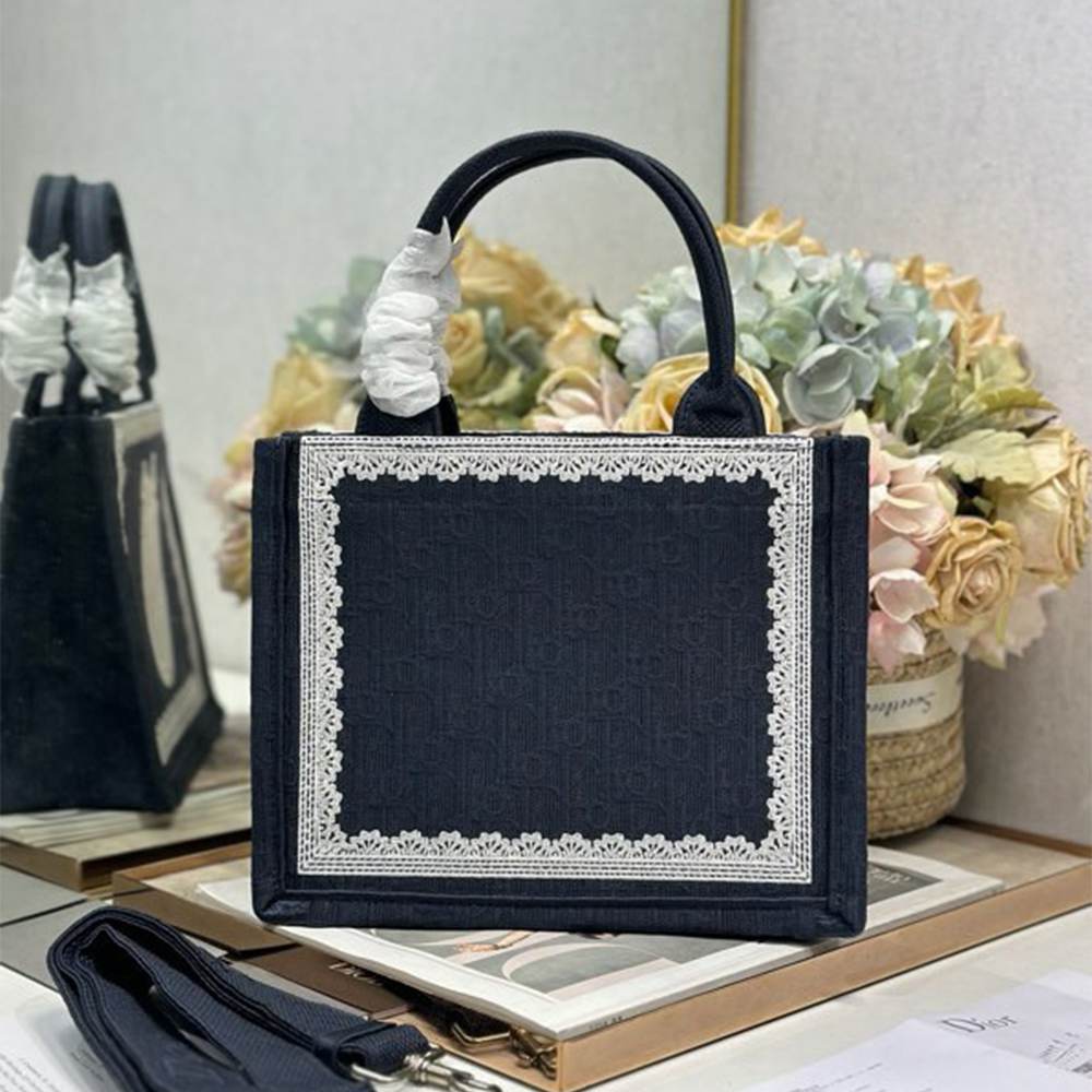 Small D10r Book Tote with Strap
