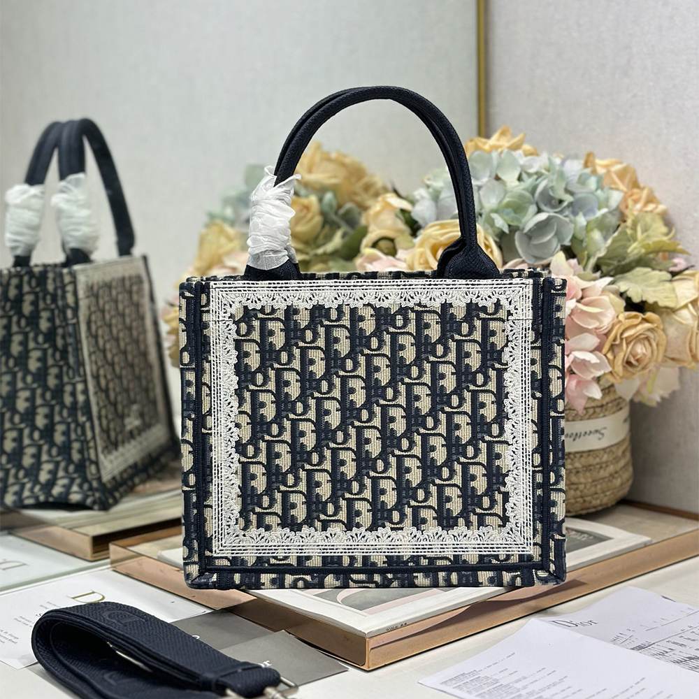 D10ramour Small D10r Book Tote with Strap