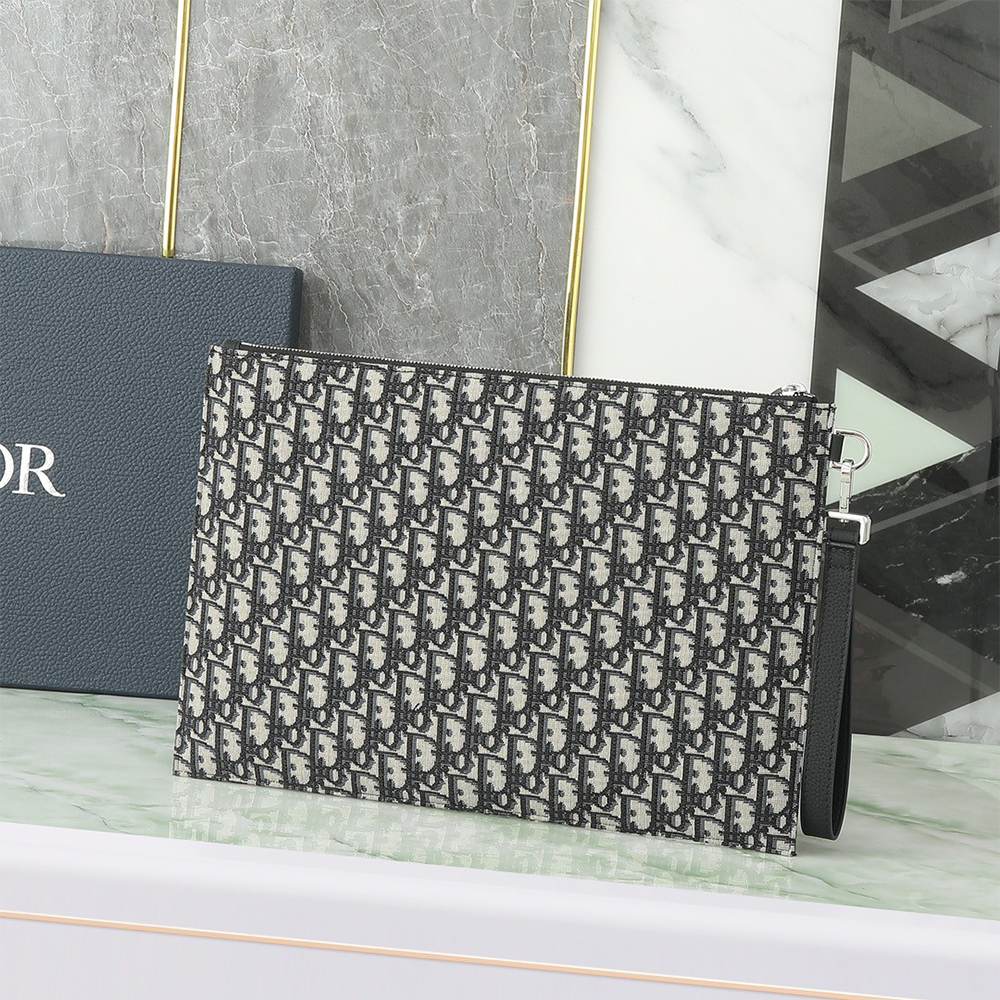 D10r A4 Pouch
