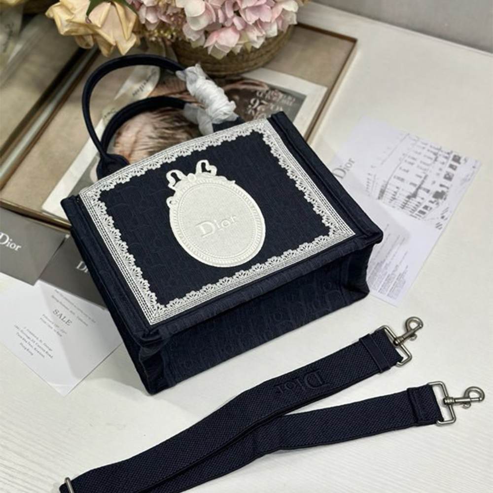 Small D10r Book Tote with Strap