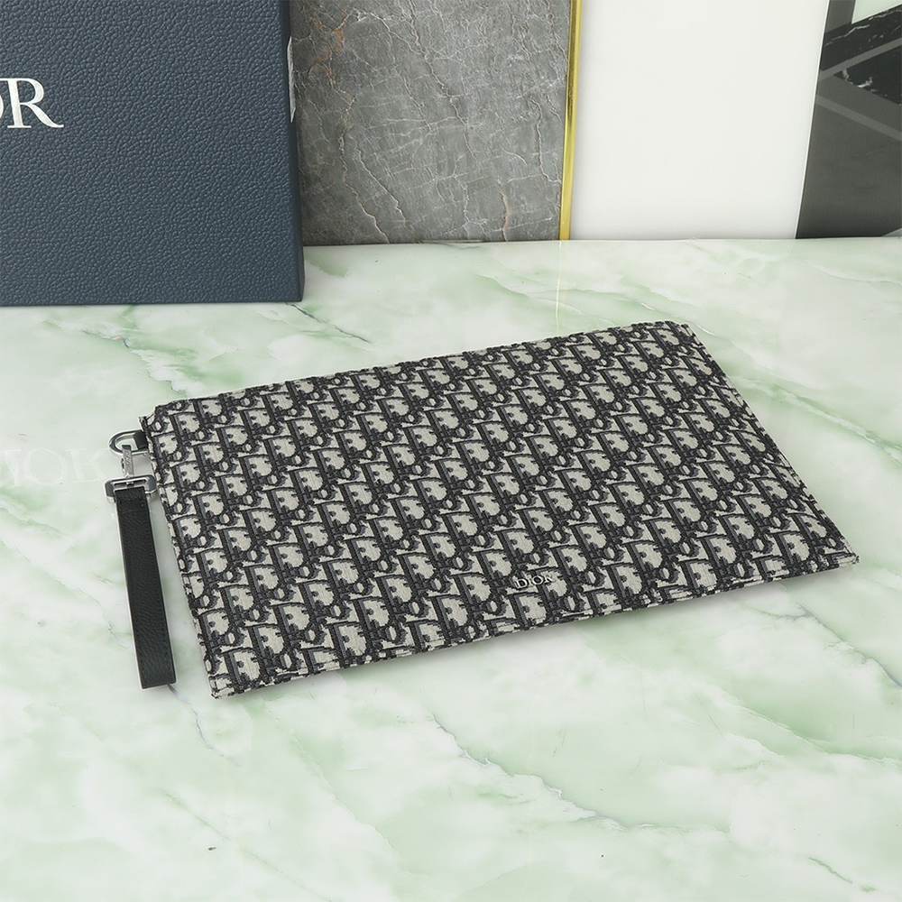 D10r A4 Pouch