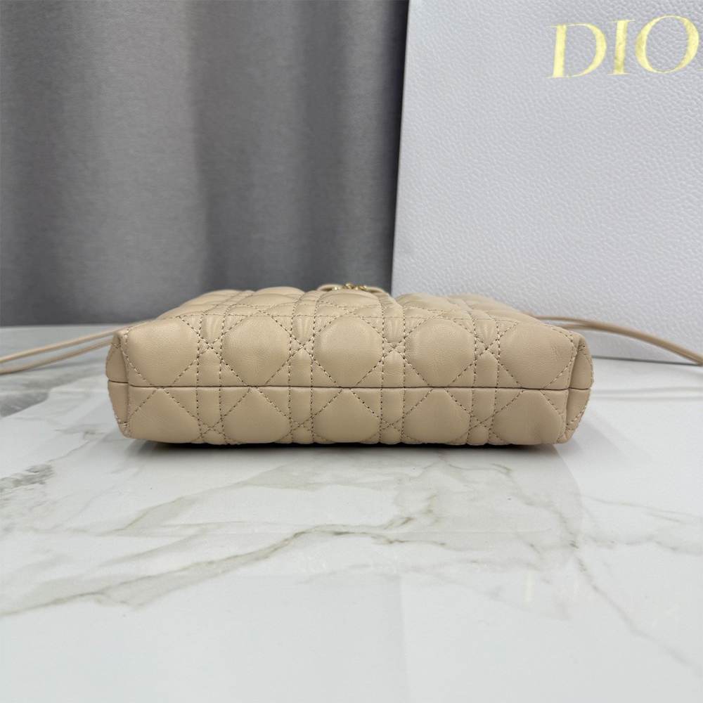 D10r AD10rable Mini Bucket Bag