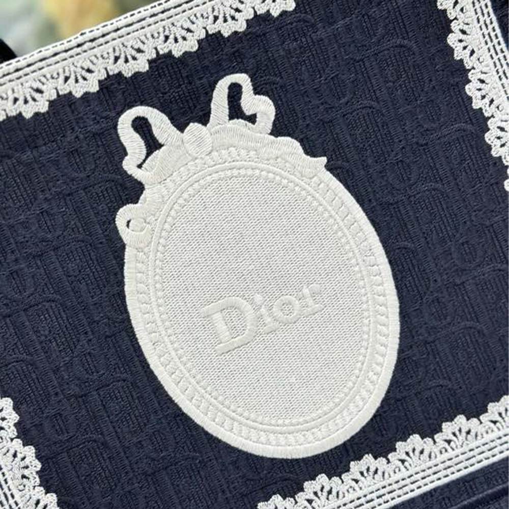Small D10r Book Tote with Strap