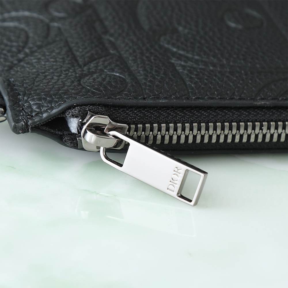 D10r A4 Pouch