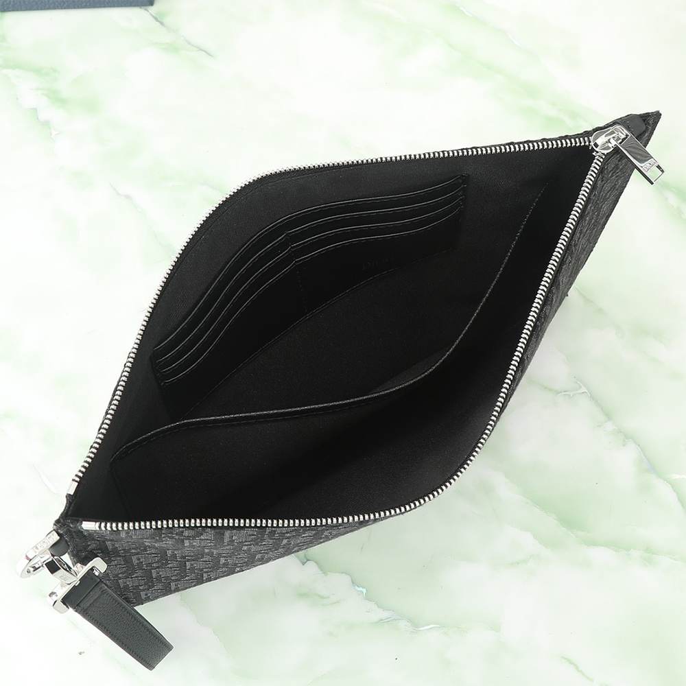 D10r A4 Pouch