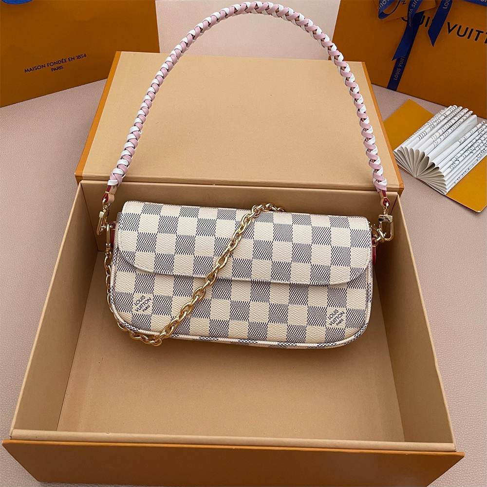 LV Wallet On Chain Ivy