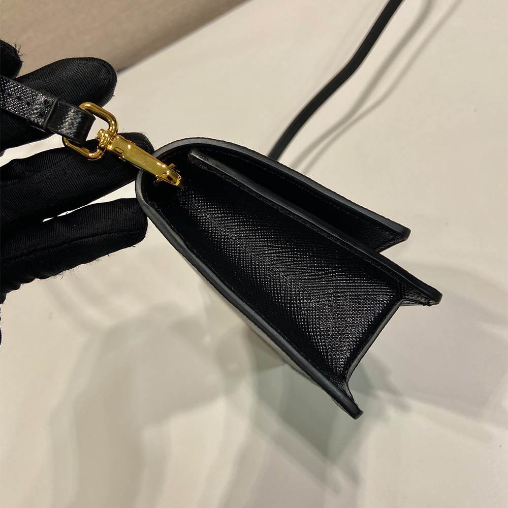 Pra*a Saffiano leather mini-bag(HIGH-END GRADE)