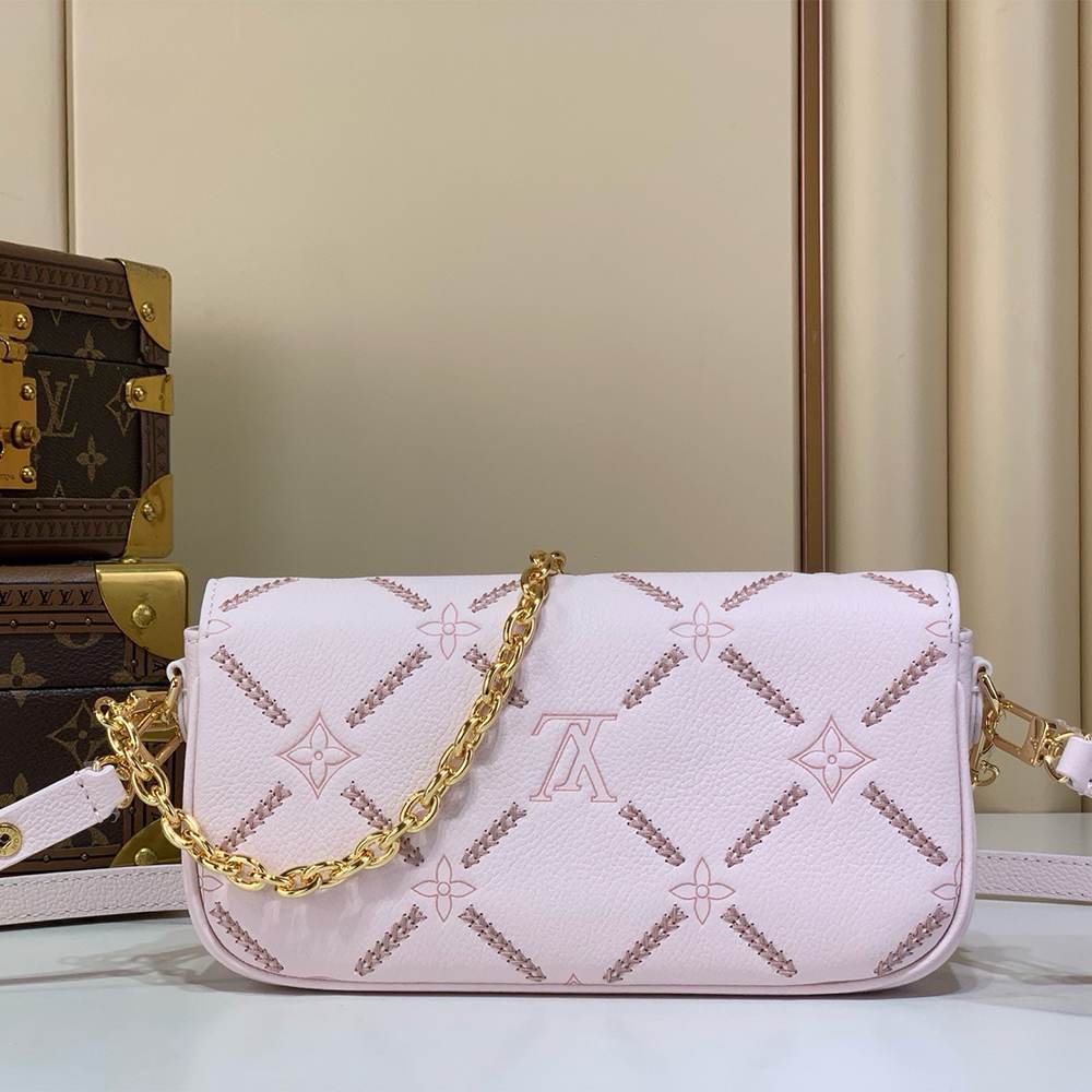 LV Wallet On Chain Ivy