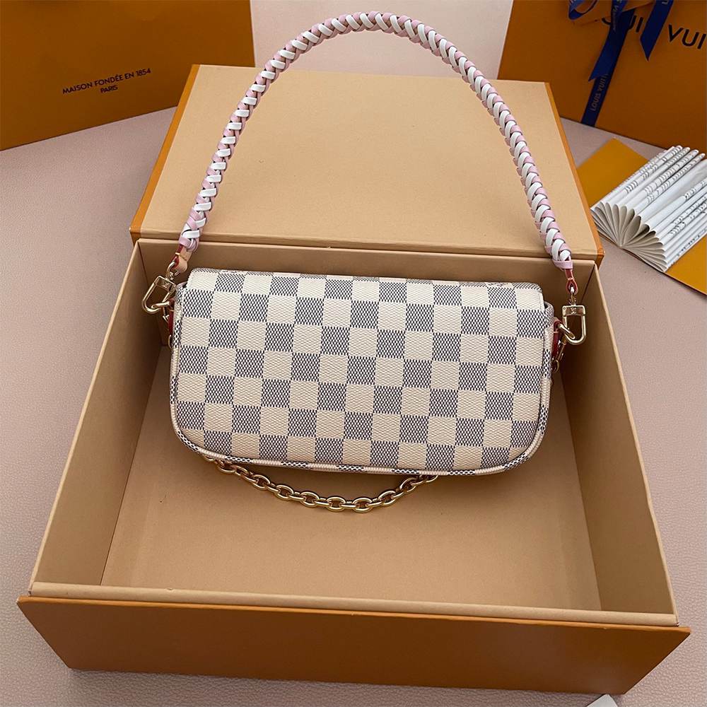 LV Wallet On Chain Ivy