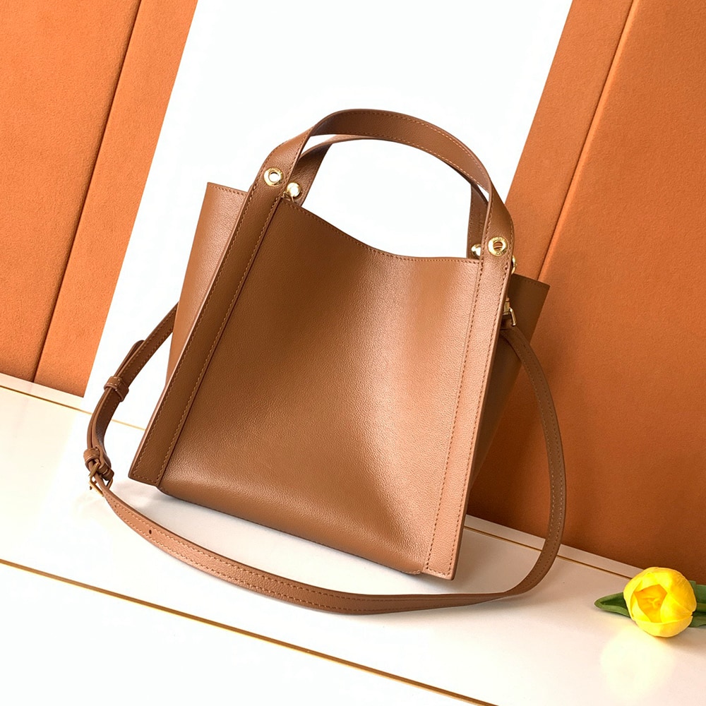 Ce1i*e SMALL CUBE BAG IN S*pPLE CALFSKIN(HIGH-END GRADE)
