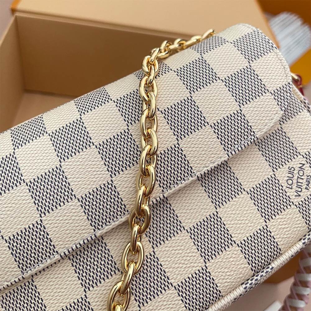 LV Wallet On Chain Ivy