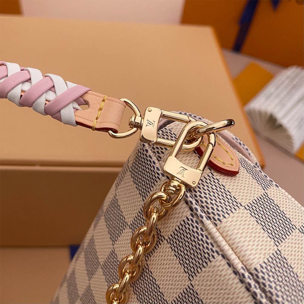 LV Wallet On Chain Ivy