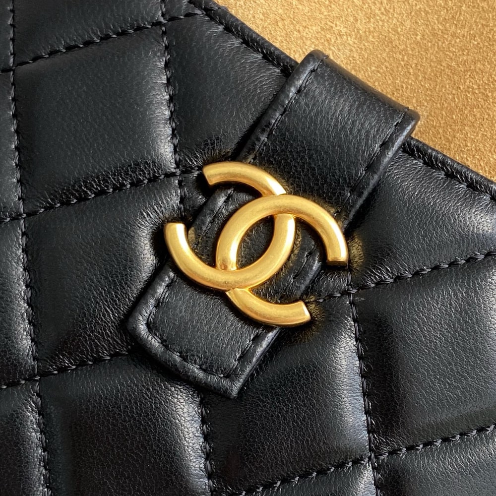 Ch**el Clutch with chain(HIGH-END GRADE)