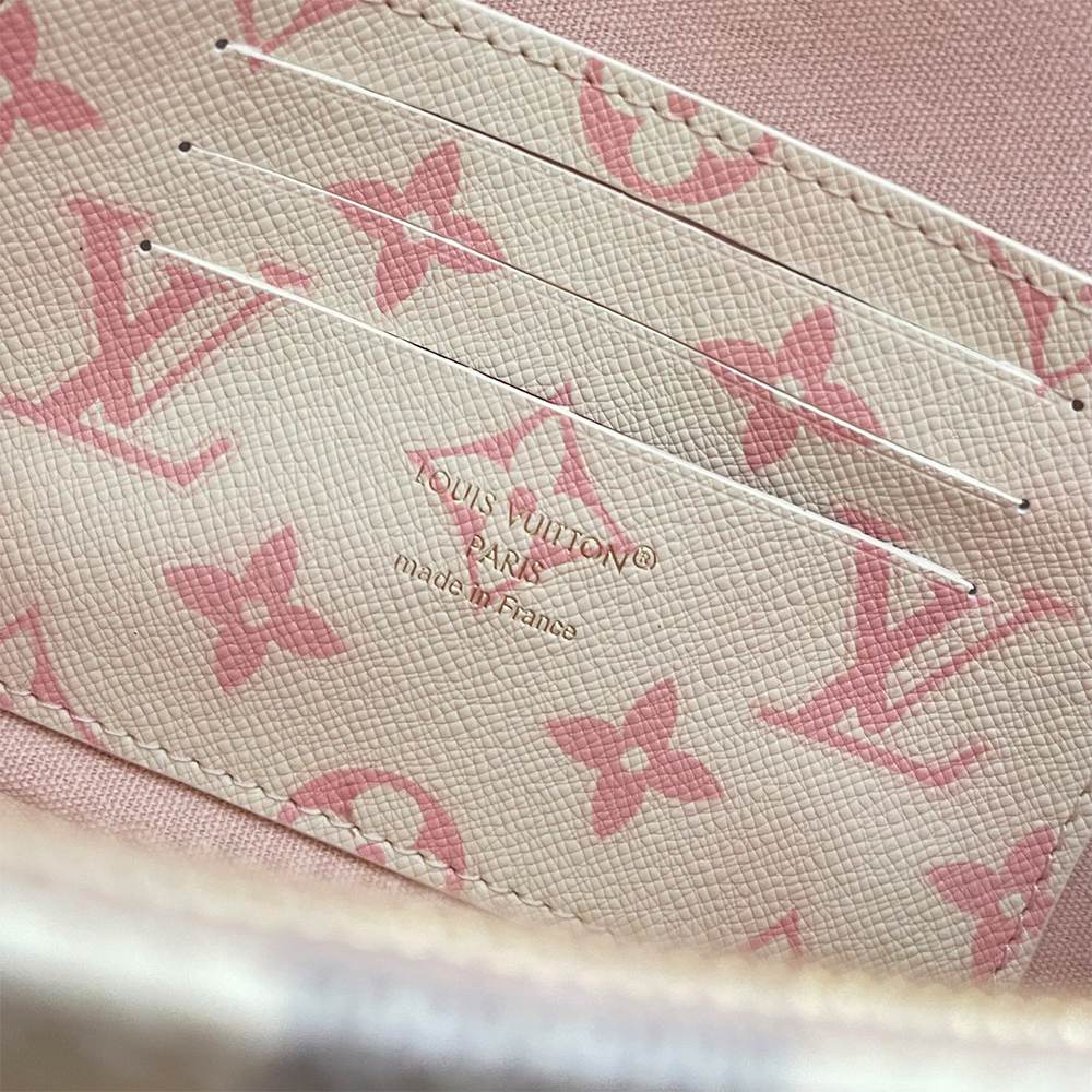 LV Wallet On Chain Ivy