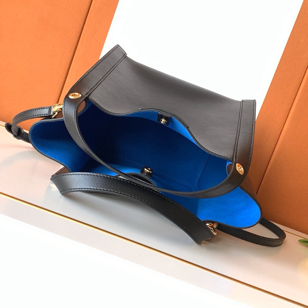 Ce1i*e SMALL CUBE BAG IN S*pPLE CALFSKIN(HIGH-END GRADE)