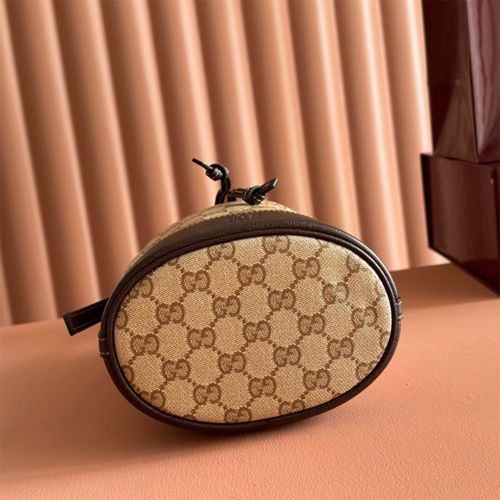 Gvc*1 Gvc*1 Venice small bucket bag