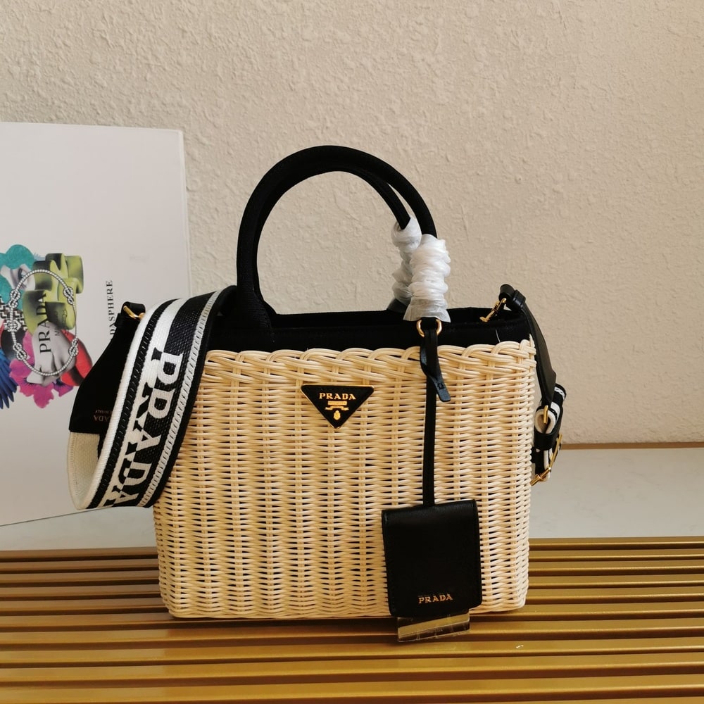 Pra*a wicker and canvas tote bag(HIGH-END GRADE)