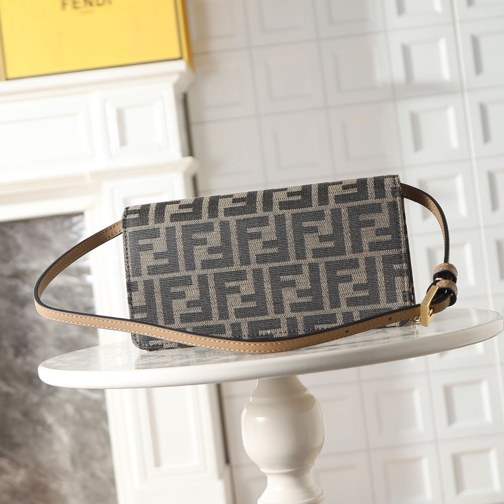 F**di Wallet On Chain Baguette(HIGH-END GRADE)