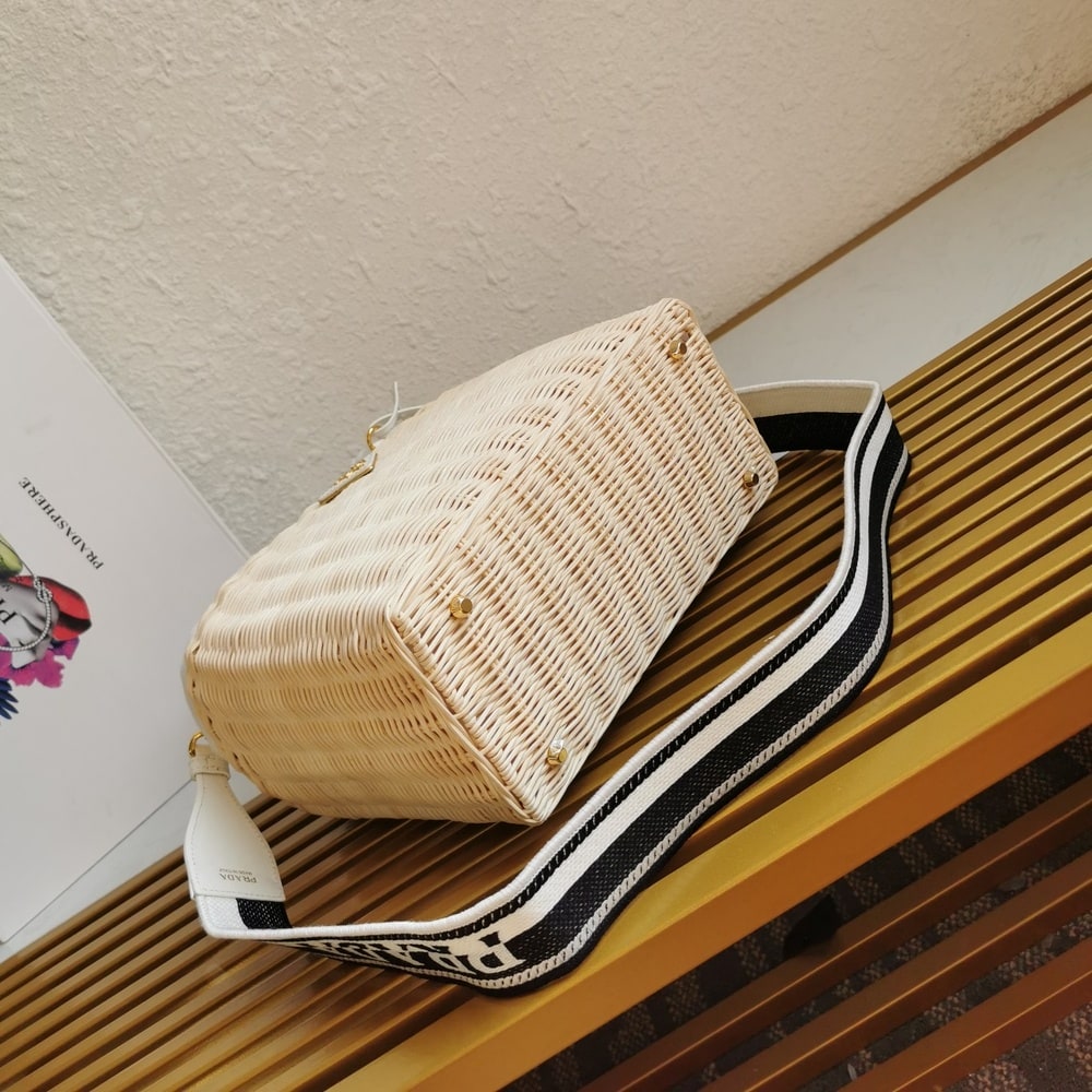 Pra*a wicker and canvas tote bag(HIGH-END GRADE)
