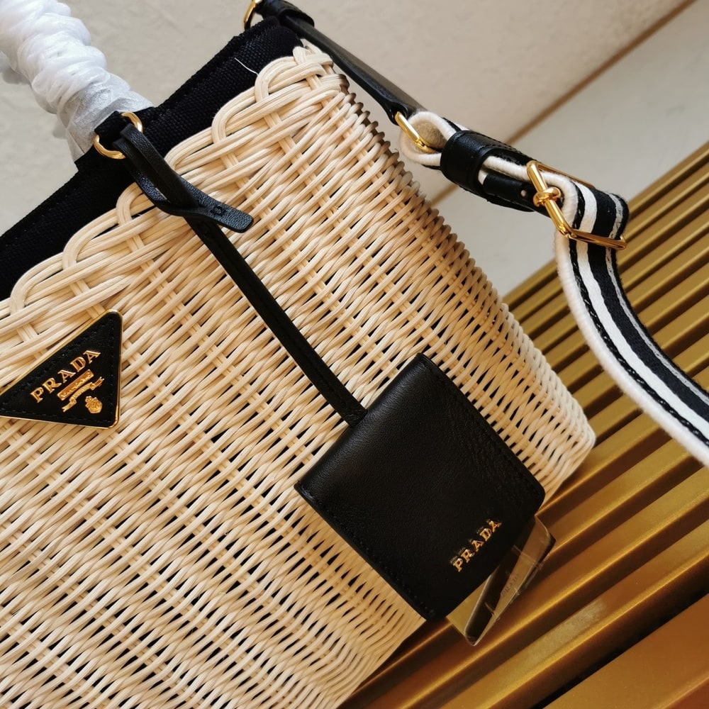 Pra*a wicker and canvas tote bag(HIGH-END GRADE)