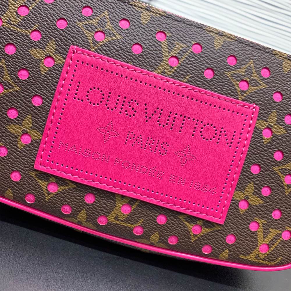 LV Pochette Accessoires