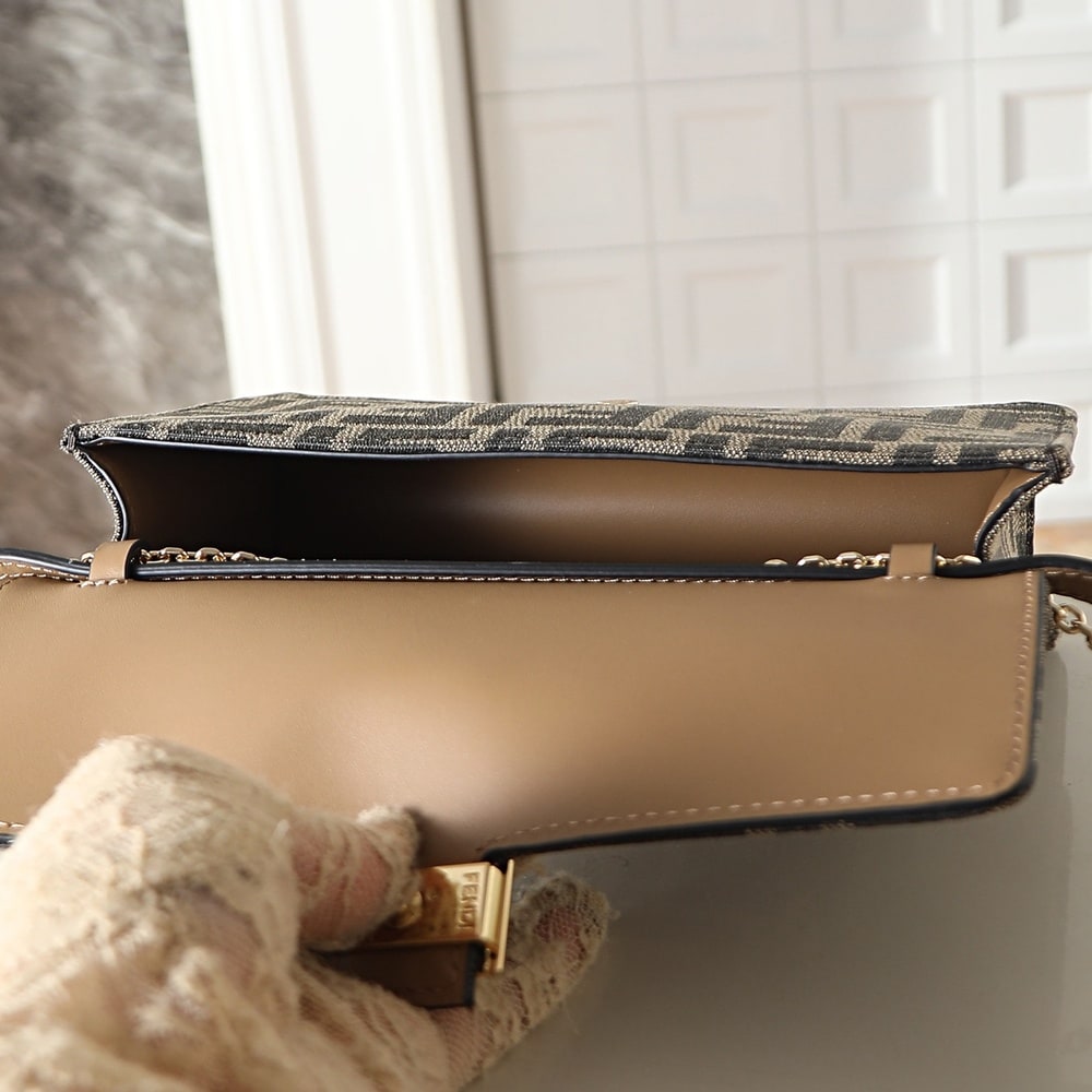 F**di Wallet On Chain Baguette(HIGH-END GRADE)