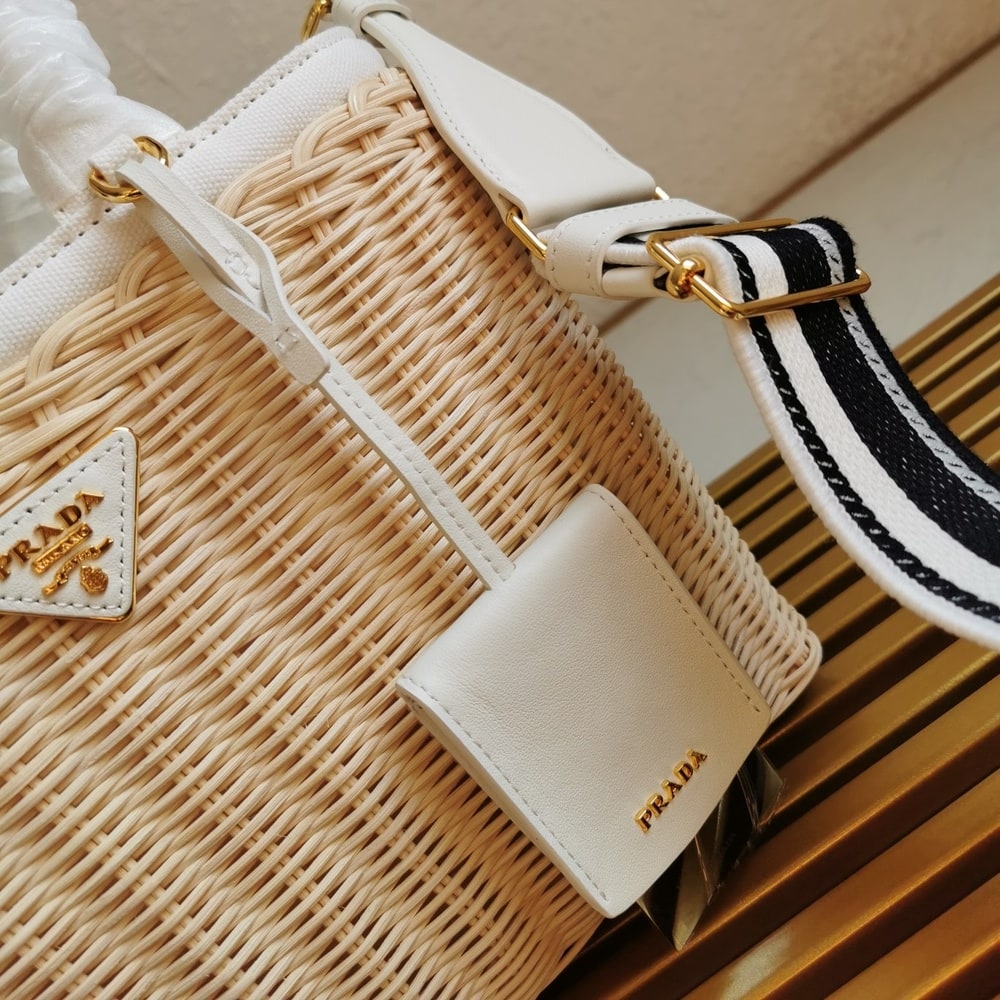 Pra*a wicker and canvas tote bag(HIGH-END GRADE)